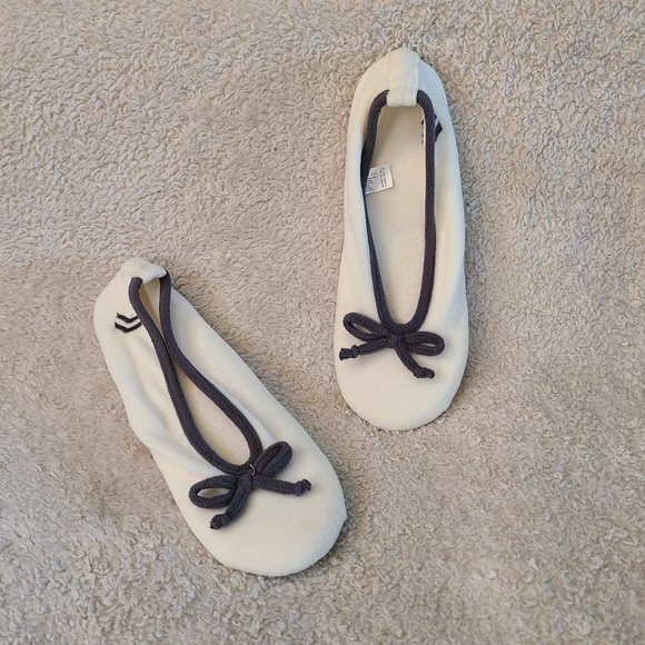Isotoner Gray/White Slippers - Picture 1 of 3